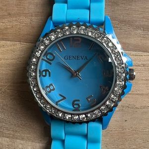 Geneva ladies blue dial silicone rhinestones sporty watch NEW BATTERY
